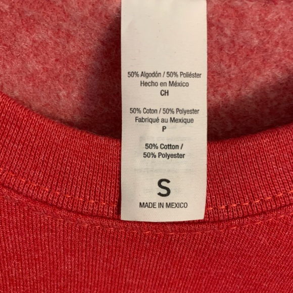 *NEW* Red To The Window Sweatshirt Size Small - Picture 5 of 5